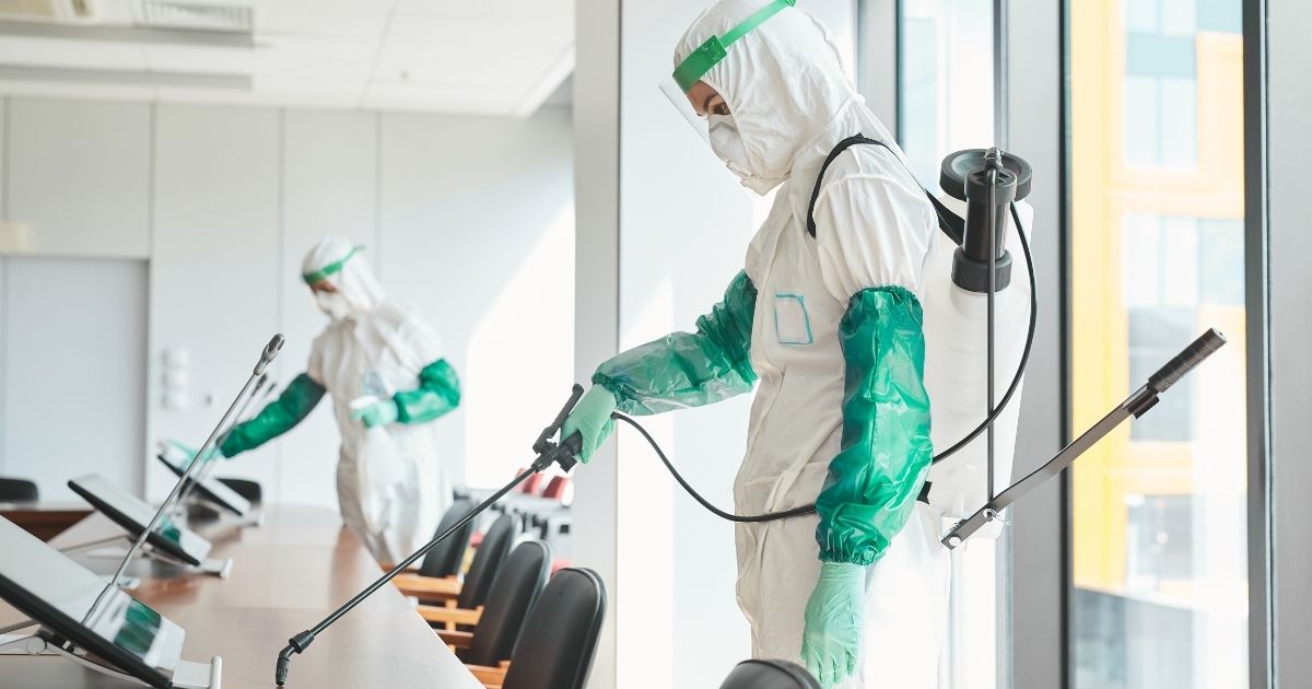 ¿Qué diferencia hay entre limpieza, sanitización y desinfección?